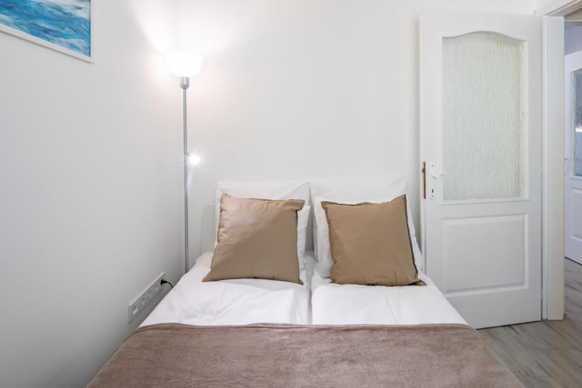 Convenient 2-Room Central Apartment Budapest Bagian luar foto