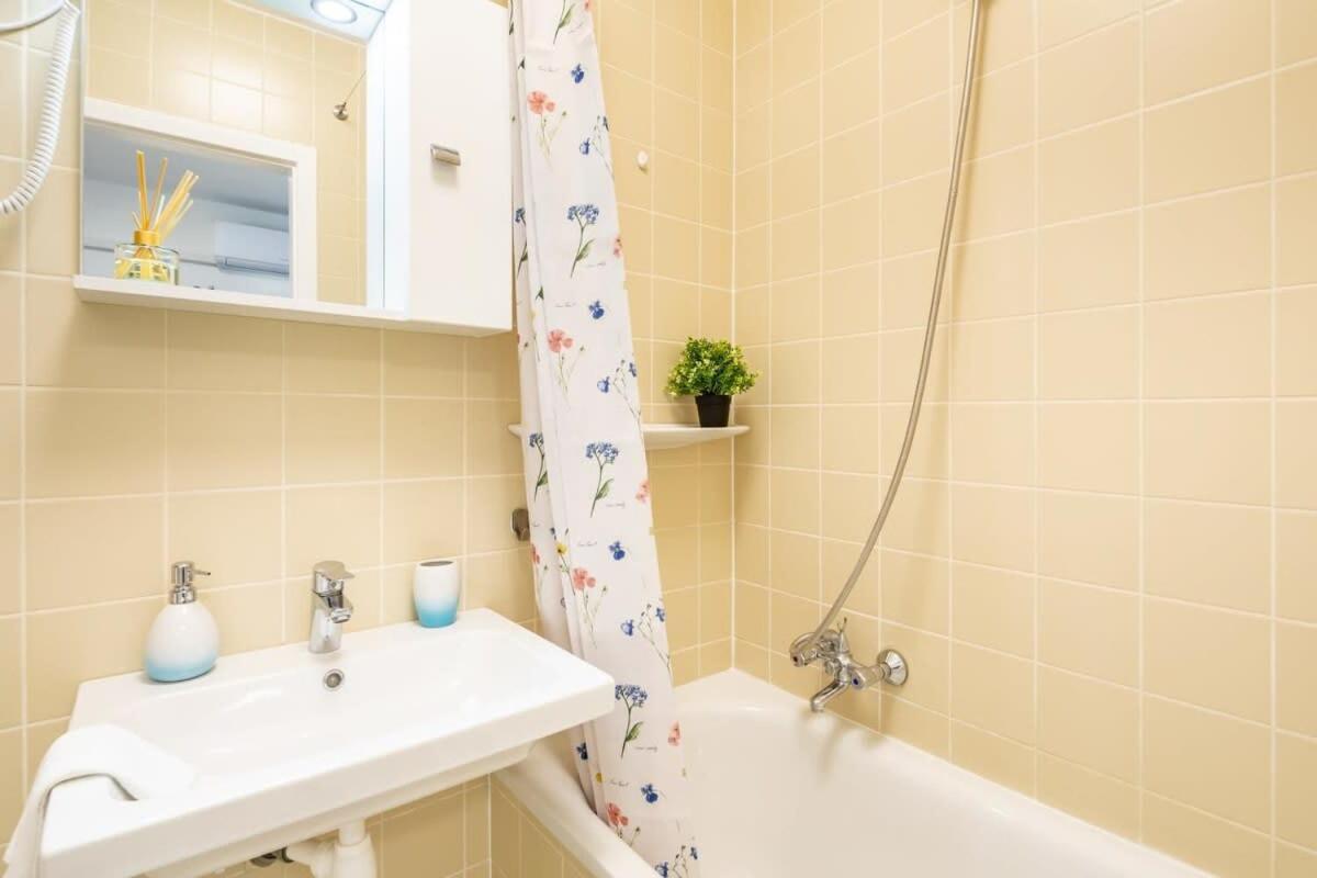 Convenient 2-Room Central Apartment Budapest Bagian luar foto